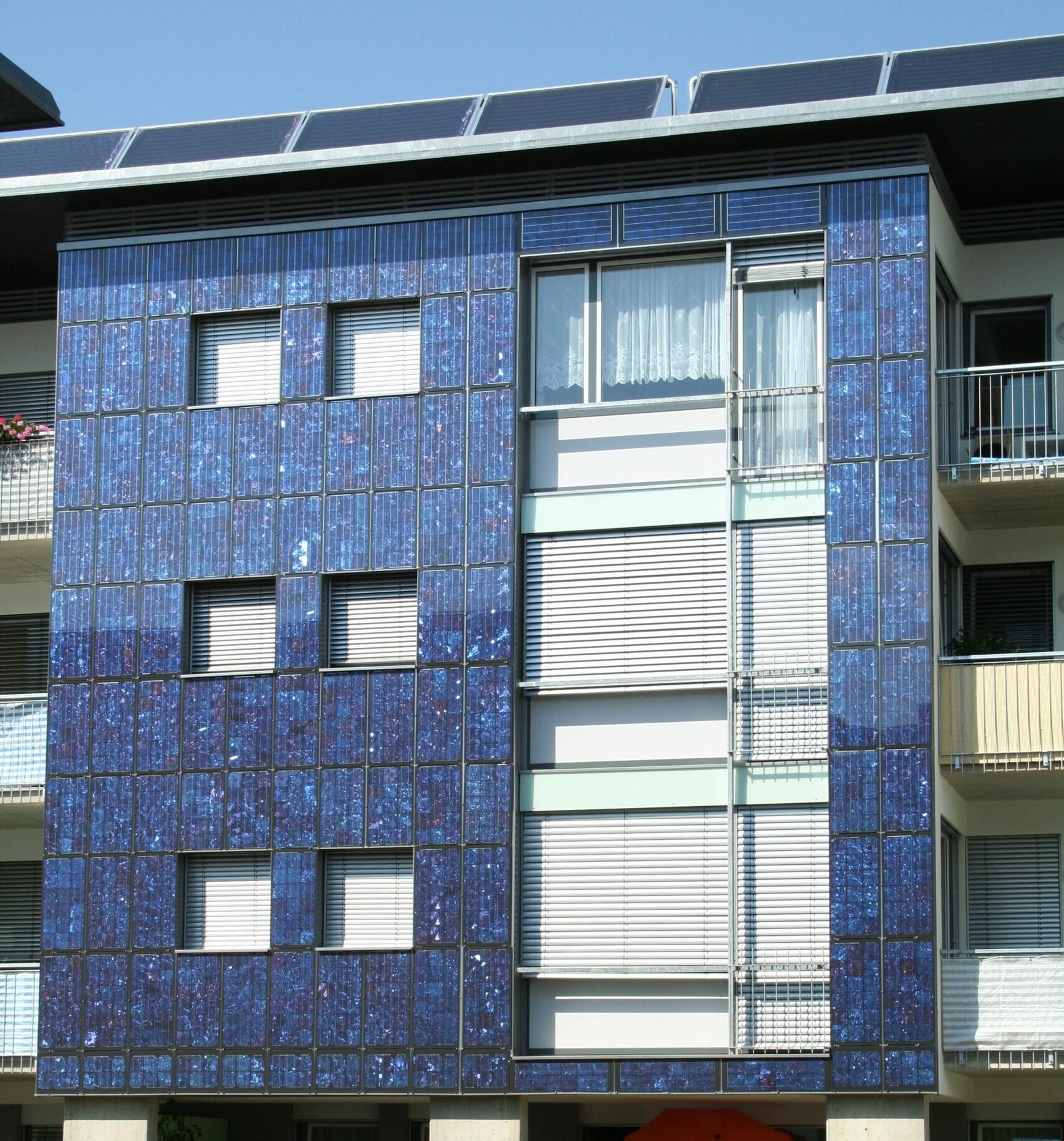Fassadenintegration-Foto-SOLARTEC-Photovoltaik-GmbH-e1700482650705